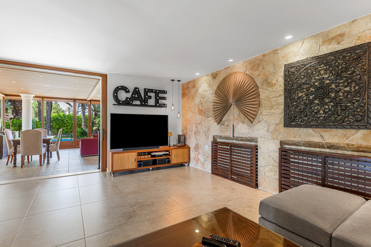 5 Bed Townhouse for sale in Elche Costa Blanca, Alicante, Spain