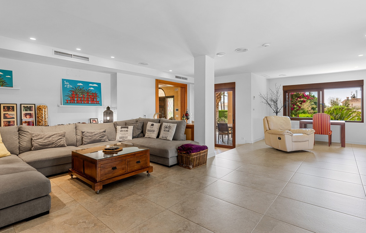 5 Bed Townhouse for sale in Elche Costa Blanca, Alicante, Spain