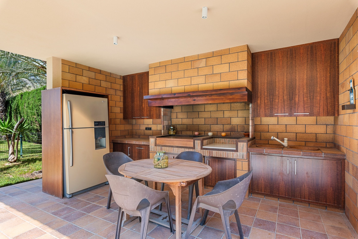 5 Bed Townhouse for sale in Elche Costa Blanca, Alicante, Spain