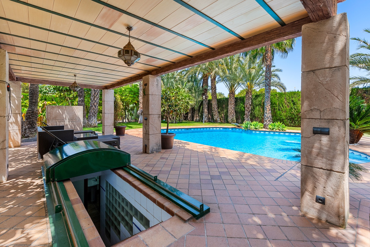 5 Bed Townhouse for sale in Elche Costa Blanca, Alicante, Spain