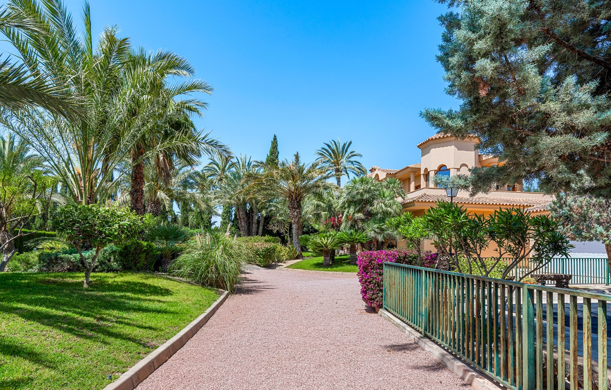5 Bed Townhouse for sale in Elche Costa Blanca, Alicante, Spain