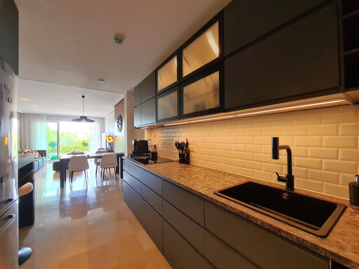 3 Bed Apartment for sale in Benahavís Costa Del Sol, Málaga, Spain