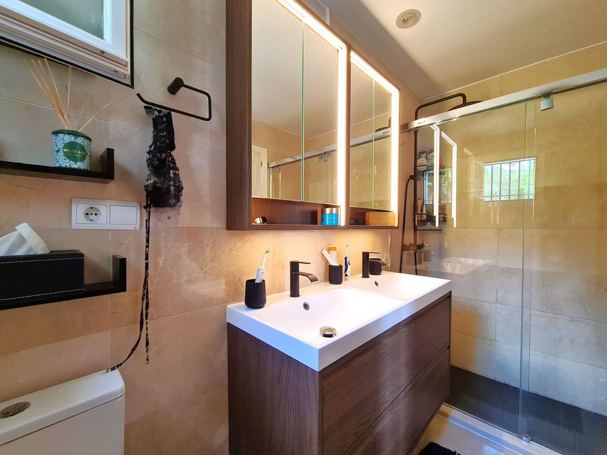 3 Bed Apartment for sale in Benahavís Costa Del Sol, Málaga, Spain