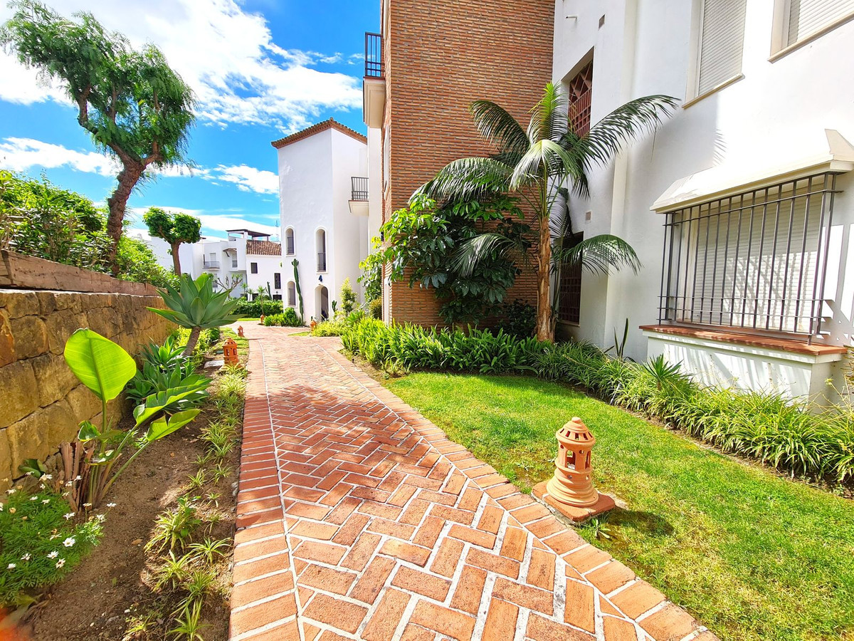 3 Bed Apartment for sale in Benahavís Costa Del Sol, Málaga, Spain