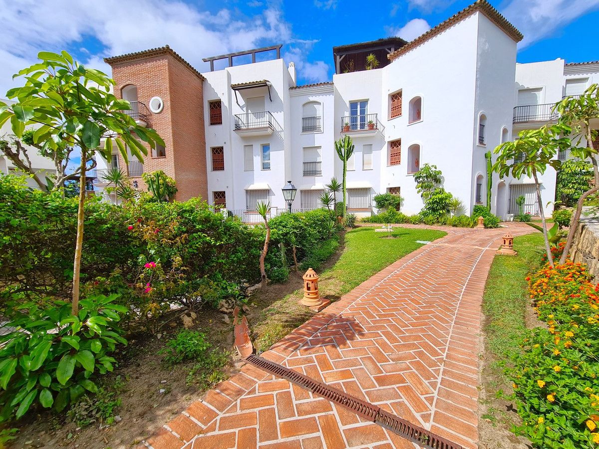 3 Bed Apartment for sale in Benahavís Costa Del Sol, Málaga, Spain