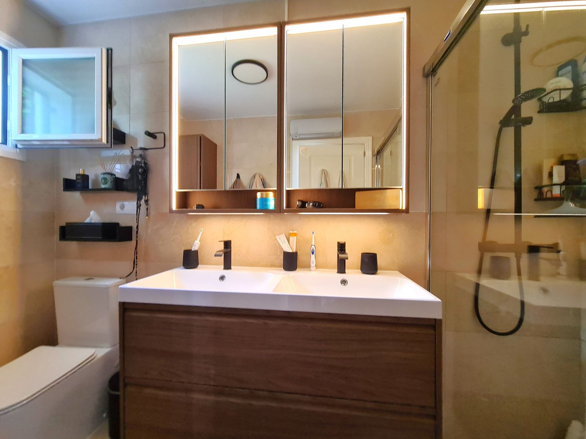 3 Bed Apartment for sale in Benahavís Costa Del Sol, Málaga, Spain