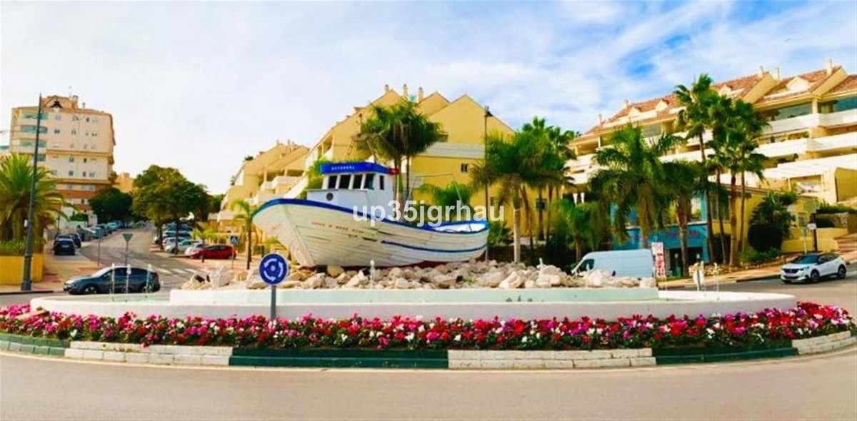 4 Bed Apartment for sale in Estepona Costa Del Sol, Málaga, Spain