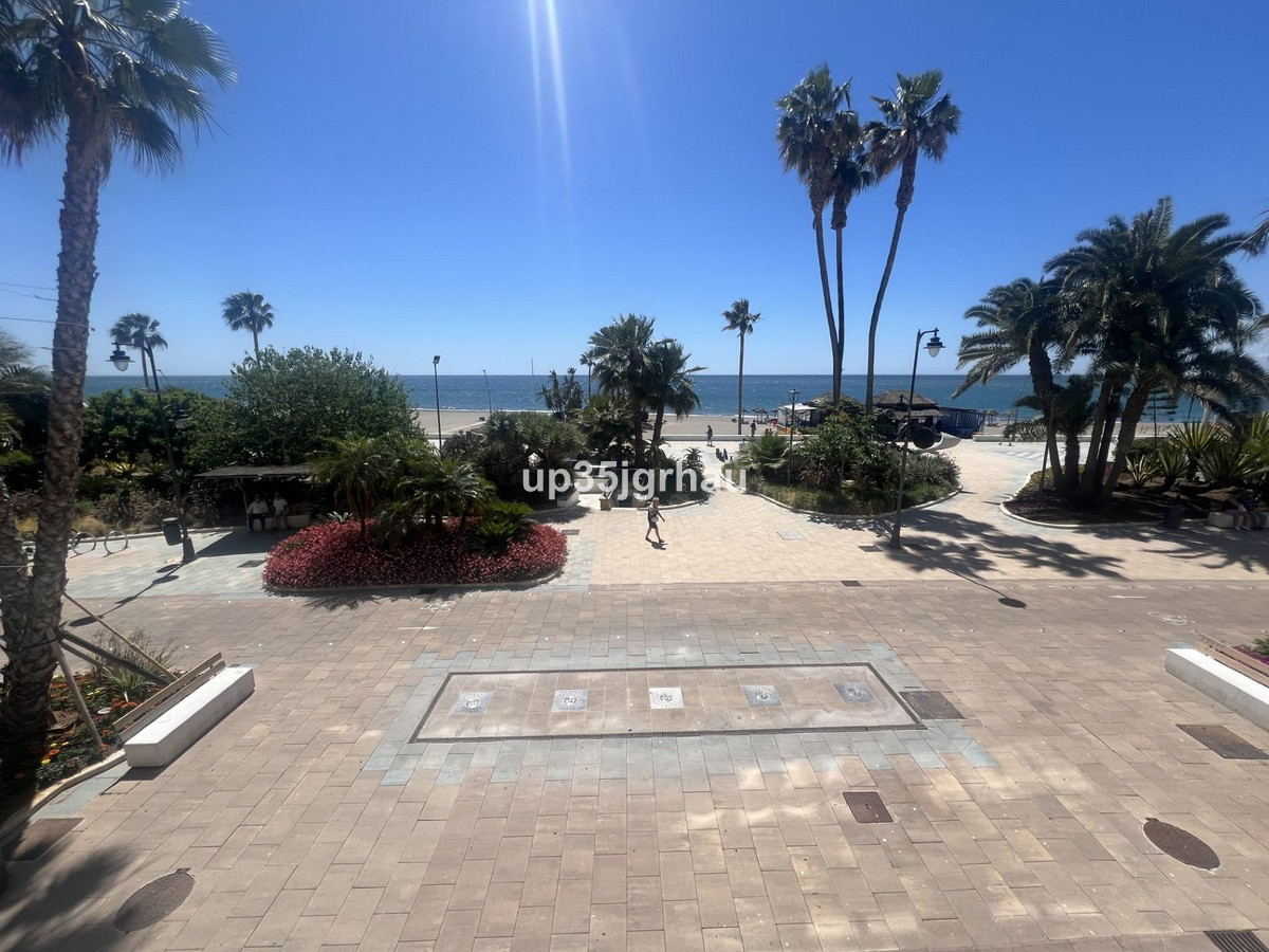 4 Bed Apartment for sale in Estepona Costa Del Sol, Málaga, Spain