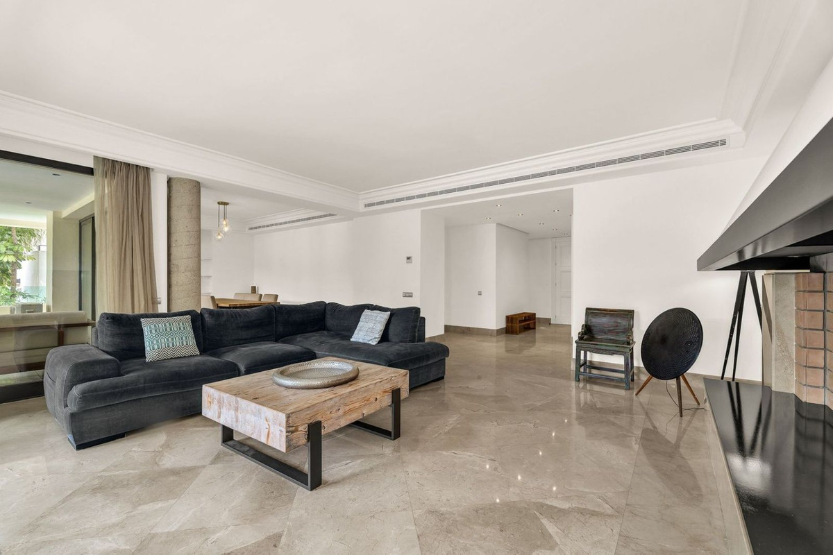 Se vende Apartamento Planta Media de 3 dormitorios en Costa Del Sol, Málaga, España