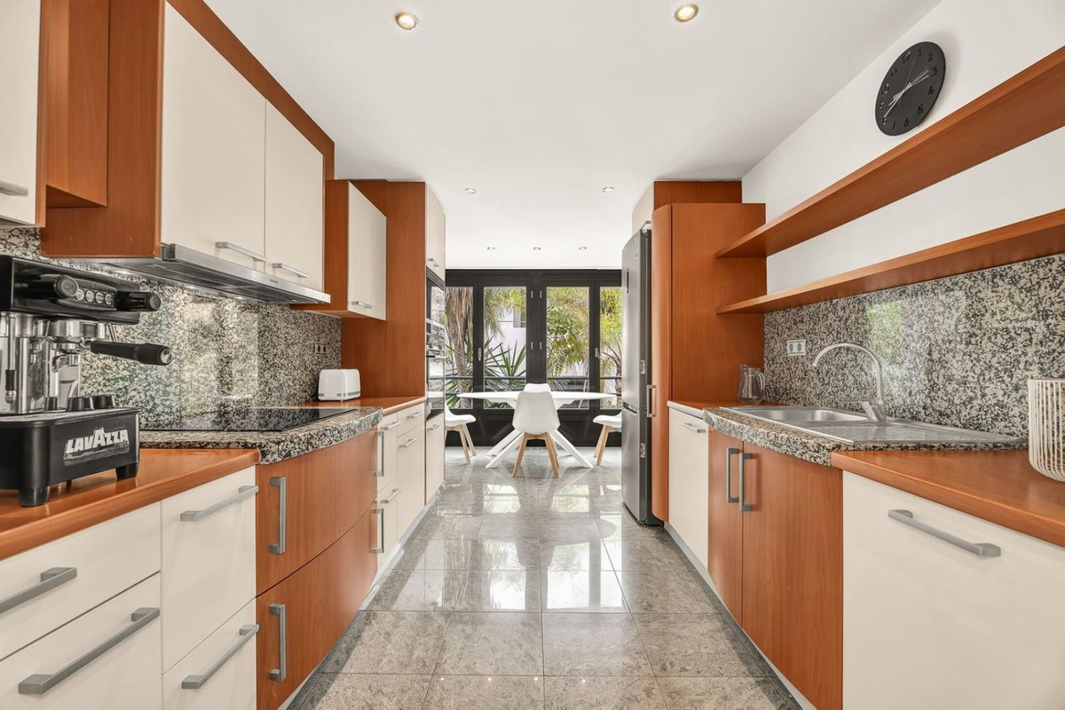 Se vende Apartamento Planta Media de 3 dormitorios en Costa Del Sol, Málaga, España