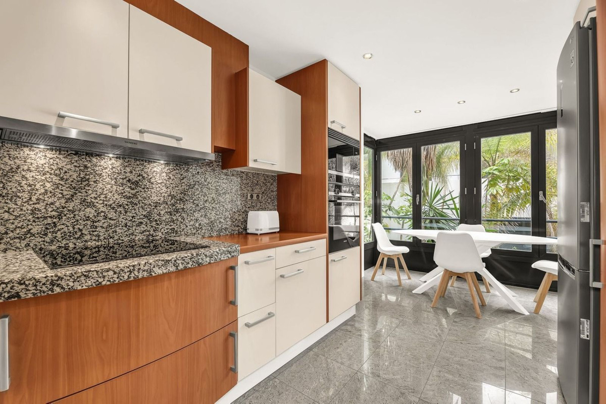 Se vende Apartamento Planta Media de 3 dormitorios en Costa Del Sol, Málaga, España