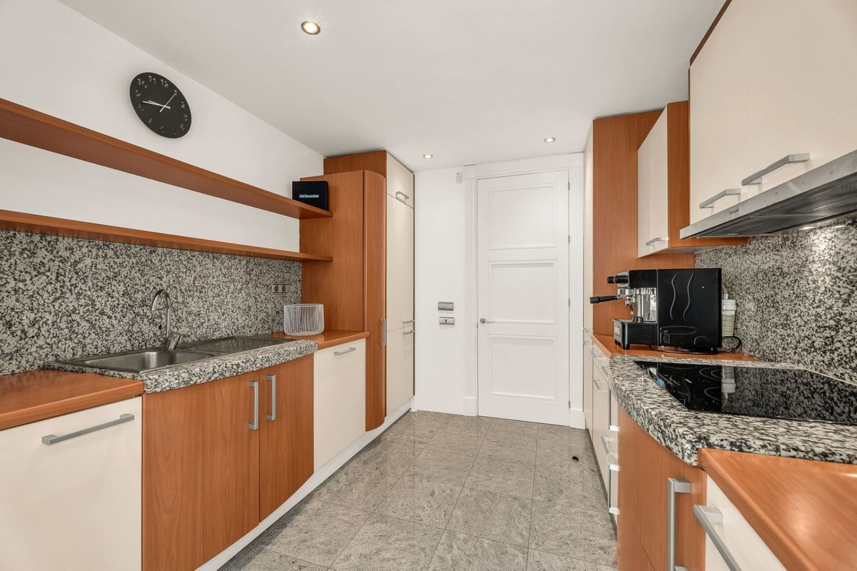 Se vende Apartamento Planta Media de 3 dormitorios en Costa Del Sol, Málaga, España