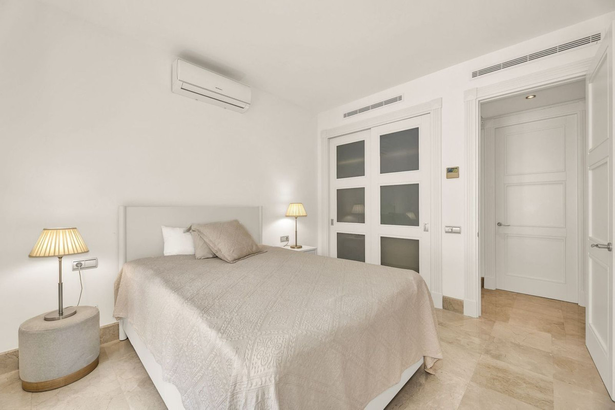 Se vende Apartamento Planta Media de 3 dormitorios en Costa Del Sol, Málaga, España