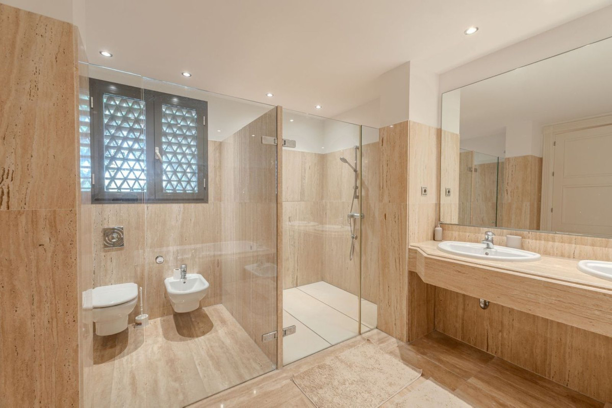 Se vende Apartamento Planta Media de 3 dormitorios en Costa Del Sol, Málaga, España