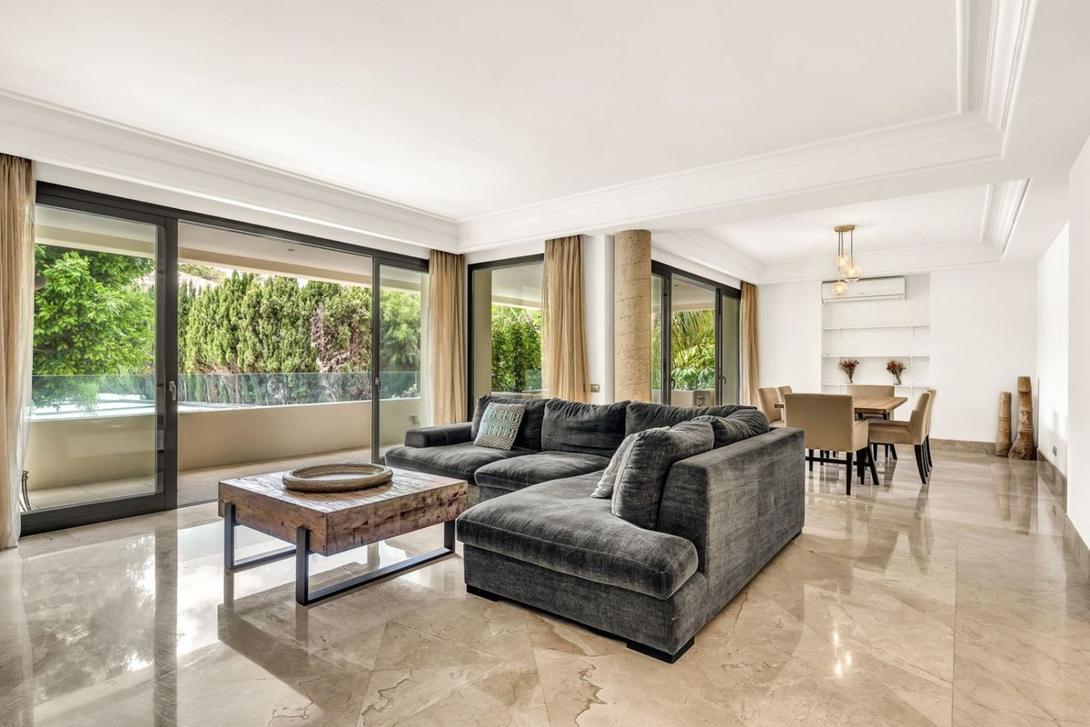 Se vende Apartamento Planta Media de 3 dormitorios en Costa Del Sol, Málaga, España