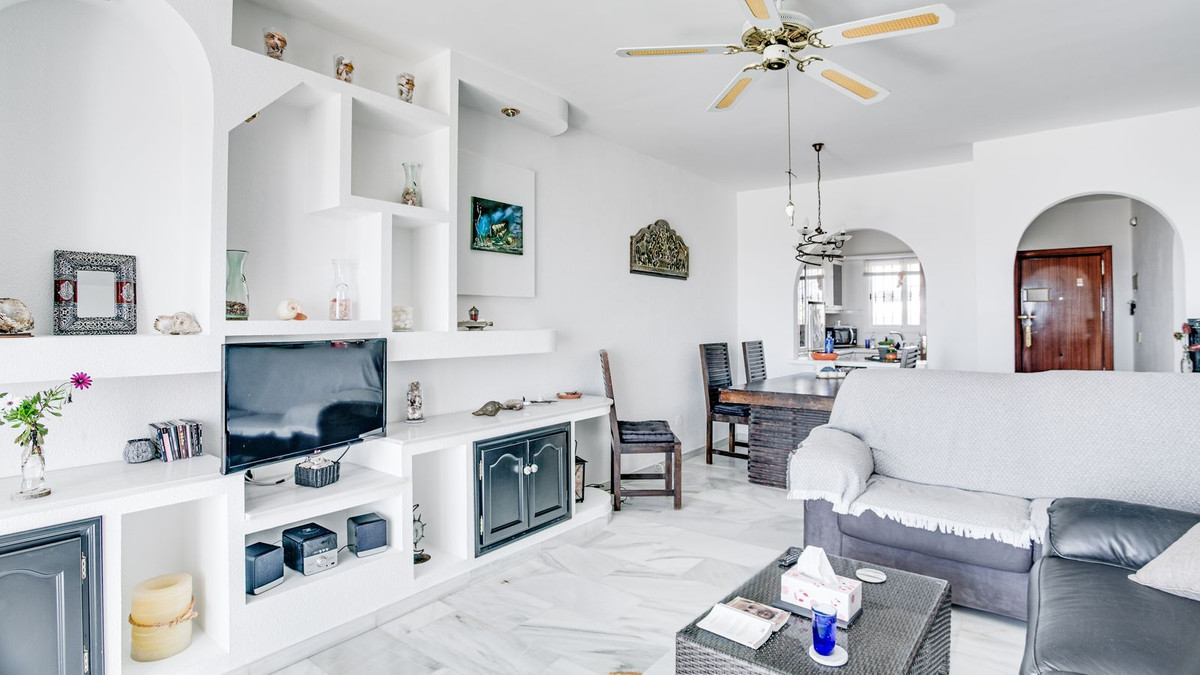 Se vende Apartamento Planta Media de 2 dormitorios en Costa Del Sol, Málaga, España