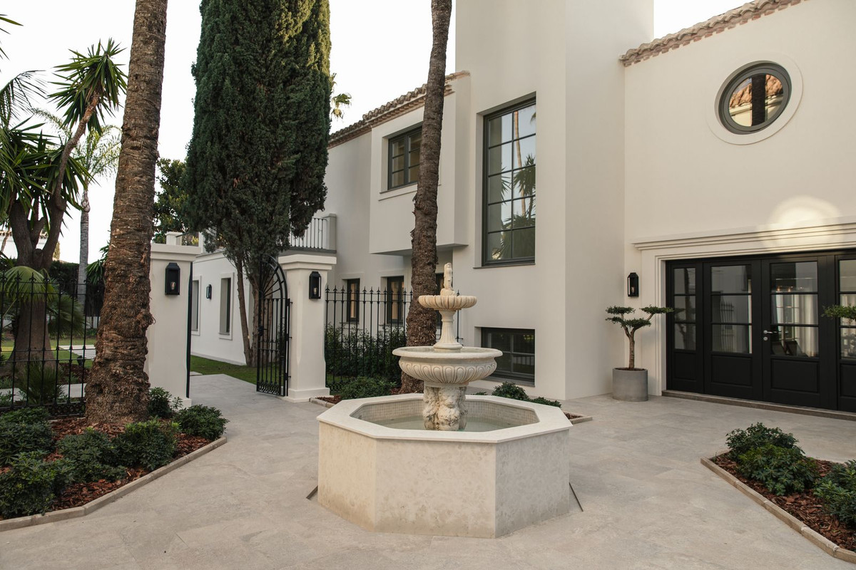 Se vende Villa - Chalet de 6 dormitorios en Costa Del Sol, Málaga, España