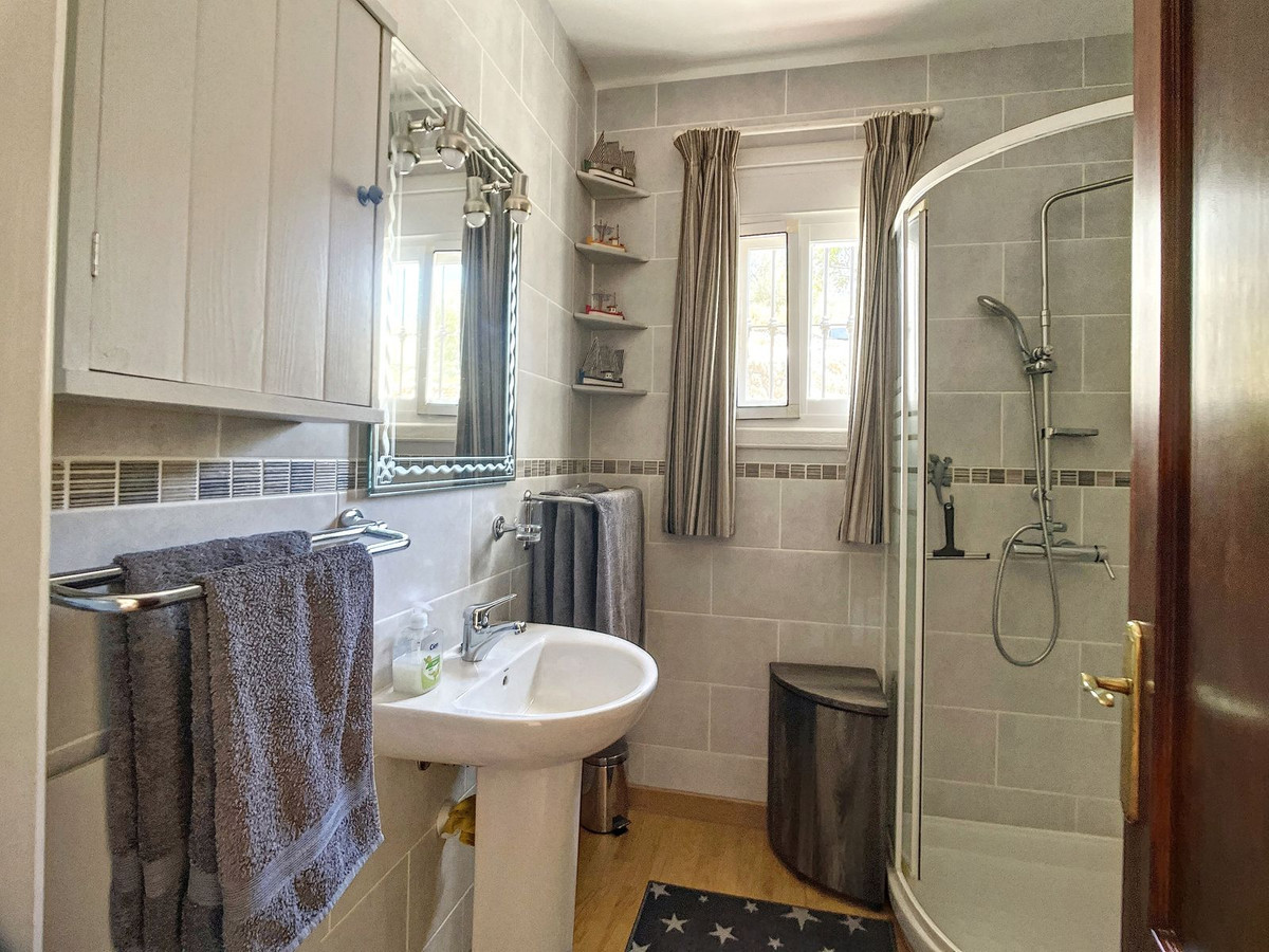 Se vende Finca - Cortijo de 4 dormitorios en Costa Del Sol East, Málaga, España