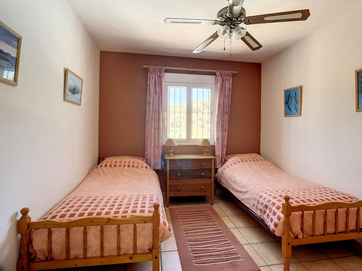 Se vende Finca - Cortijo de 4 dormitorios en Costa Del Sol East, Málaga, España