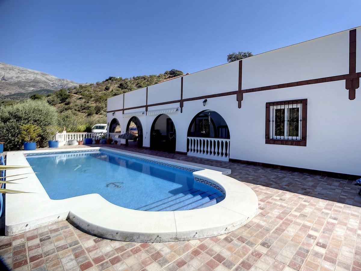 Se vende Finca - Cortijo de 4 dormitorios en Costa Del Sol East, Málaga, España