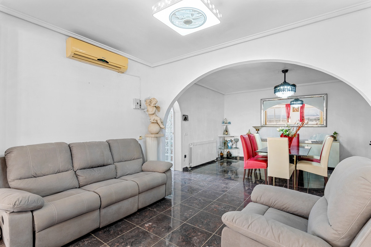 Se vende Villa - Chalet de 4 dormitorios en Costa Blanca, Alicante, España