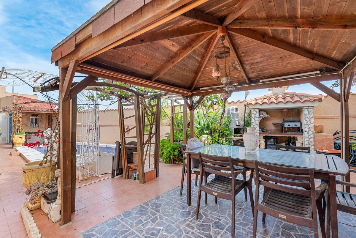 Se vende Villa - Chalet de 4 dormitorios en Costa Blanca, Alicante, España