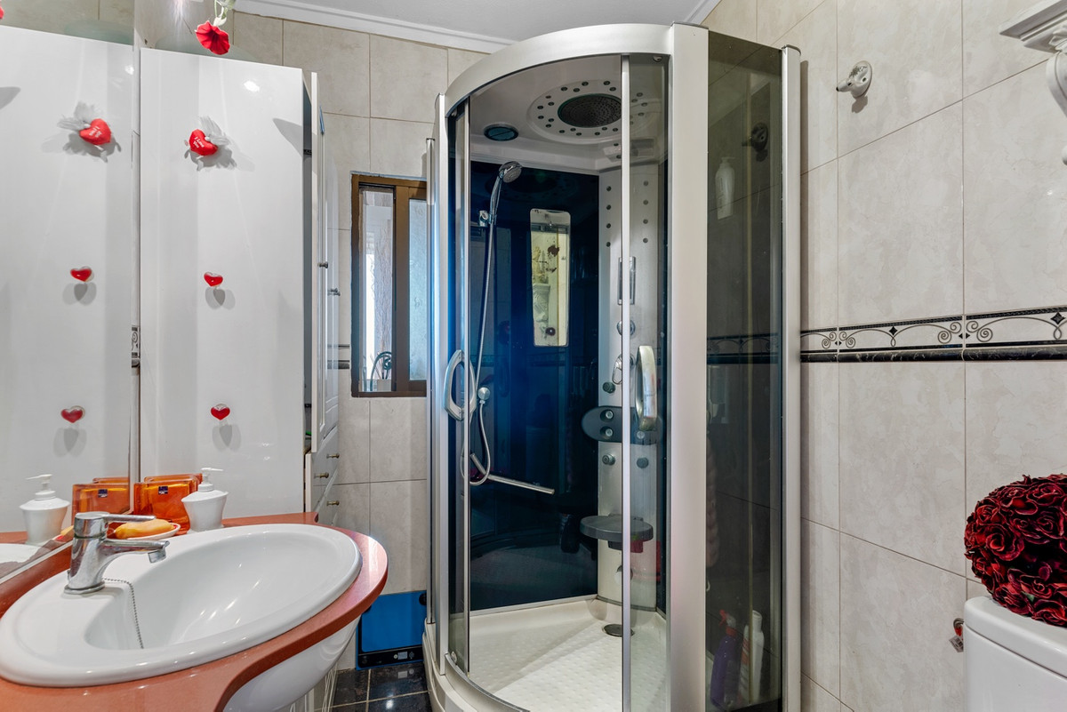 Se vende Villa - Chalet de 4 dormitorios en Costa Blanca, Alicante, España