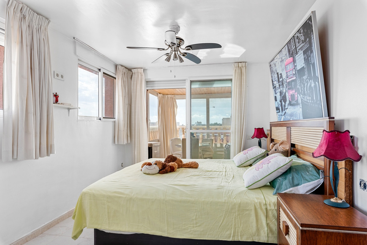 Se vende Villa - Chalet de 4 dormitorios en Costa Blanca, Alicante, España