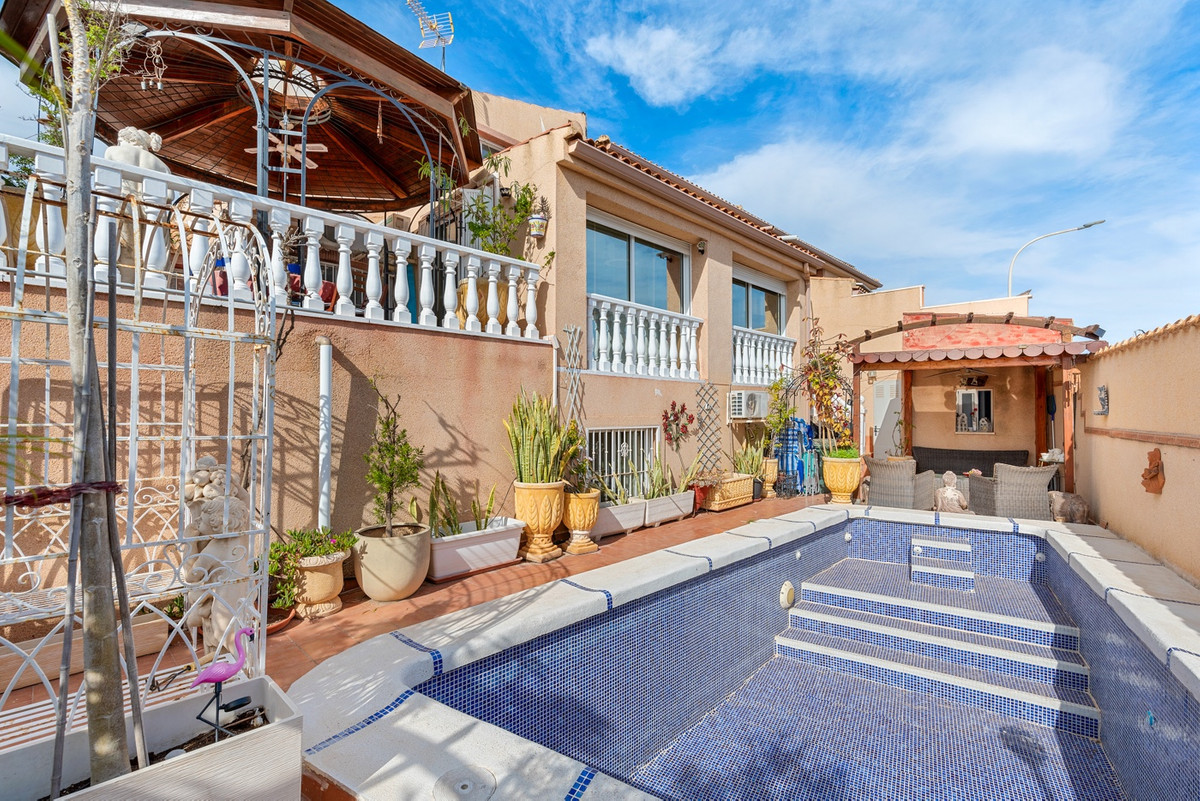 Se vende Villa - Chalet de 4 dormitorios en Costa Blanca, Alicante, España