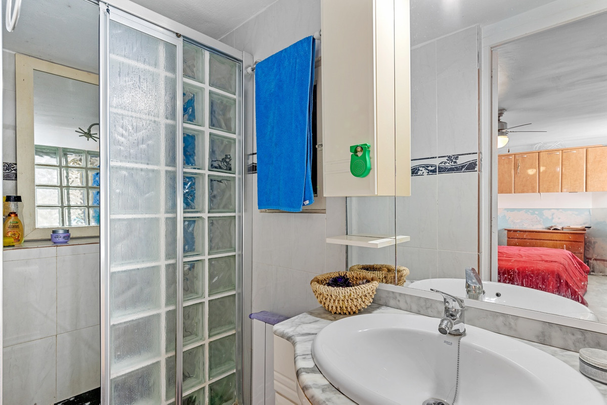 Se vende Villa - Chalet de 4 dormitorios en Costa Blanca, Alicante, España