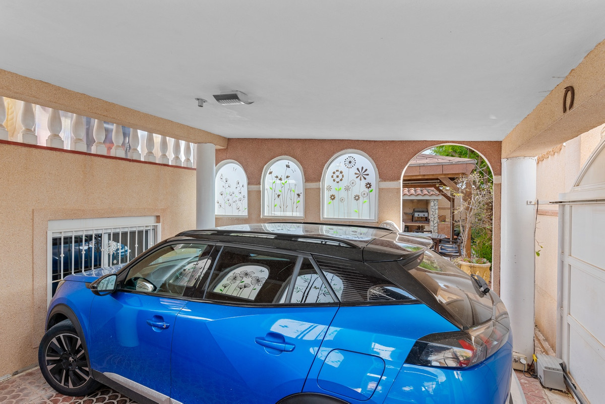 Se vende Villa - Chalet de 4 dormitorios en Costa Blanca, Alicante, España
