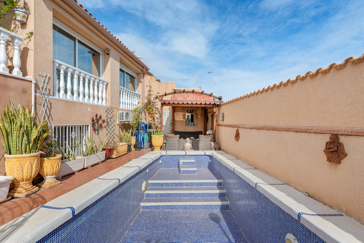 Se vende Villa - Chalet de 4 dormitorios en Costa Blanca, Alicante, España
