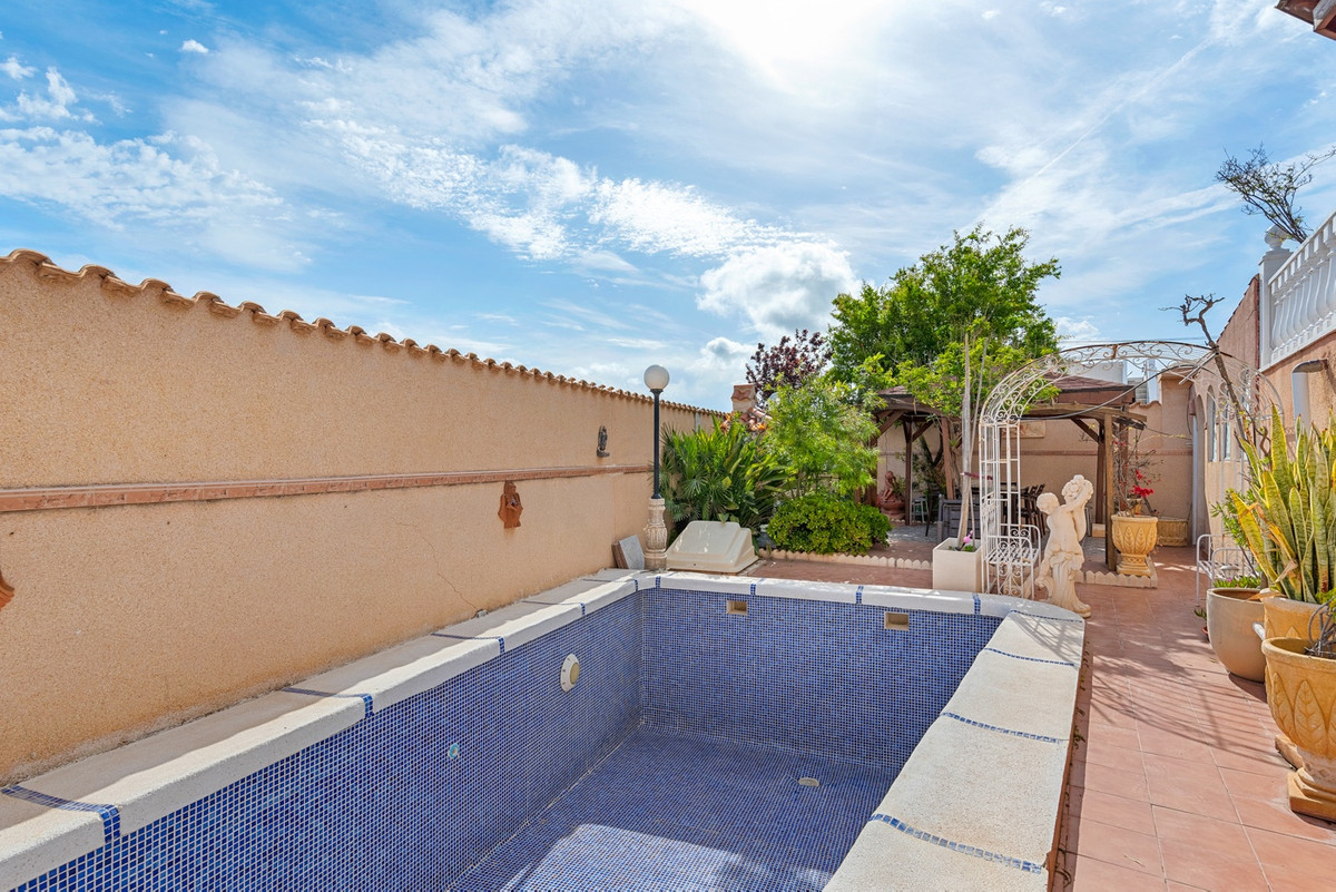 Se vende Villa - Chalet de 4 dormitorios en Costa Blanca, Alicante, España
