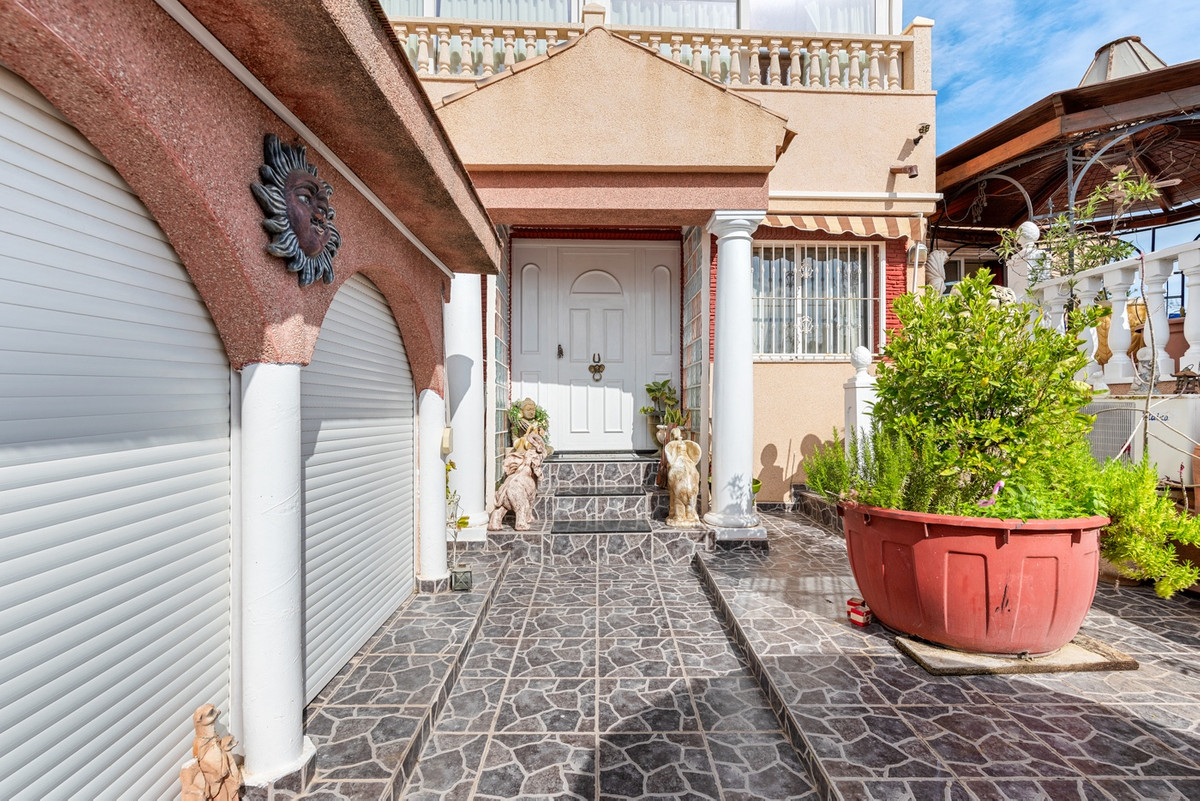 Se vende Villa - Chalet de 4 dormitorios en Costa Blanca, Alicante, España