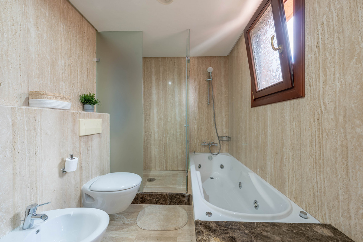 2 Bed Apartment for sale in Estepona Costa Del Sol, Málaga, Spain