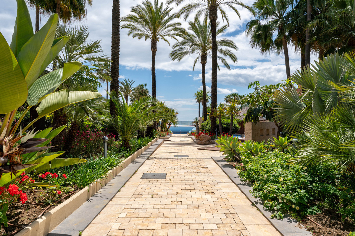 2 Bed Apartment for sale in Estepona Costa Del Sol, Málaga, Spain