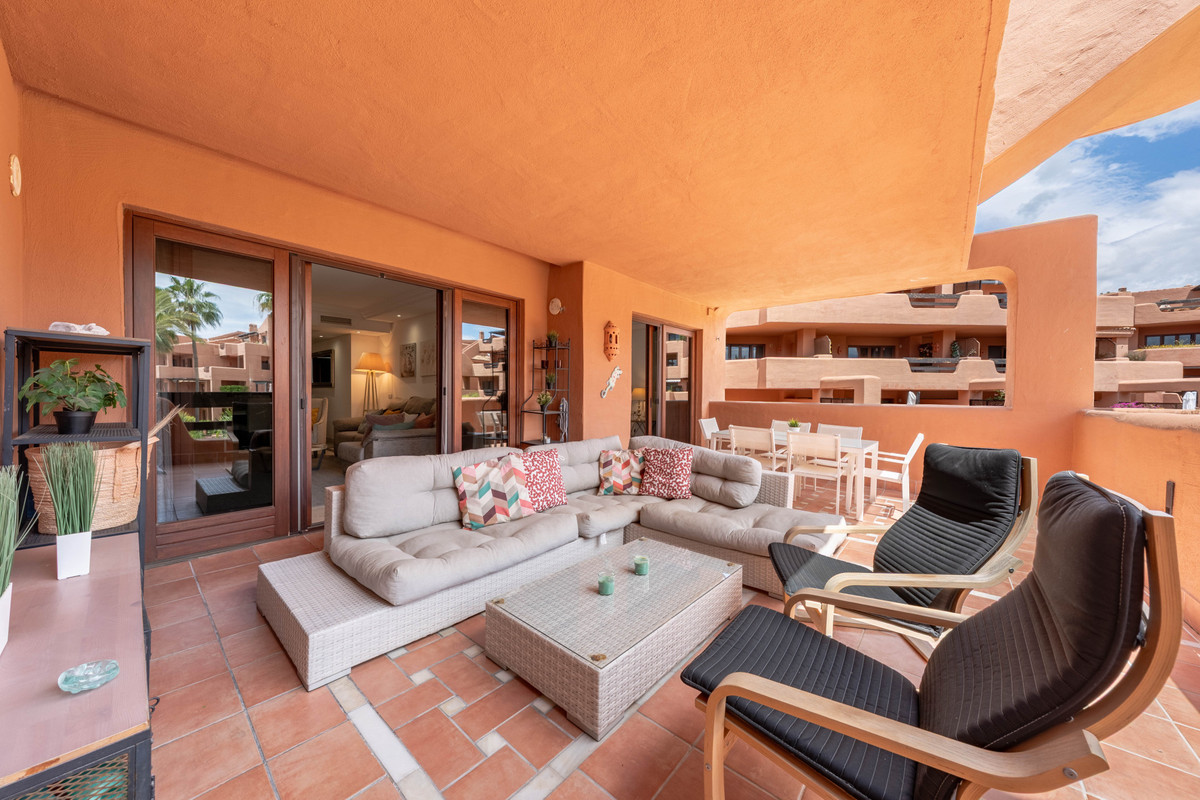 2 Bed Apartment for sale in Estepona Costa Del Sol, Málaga, Spain