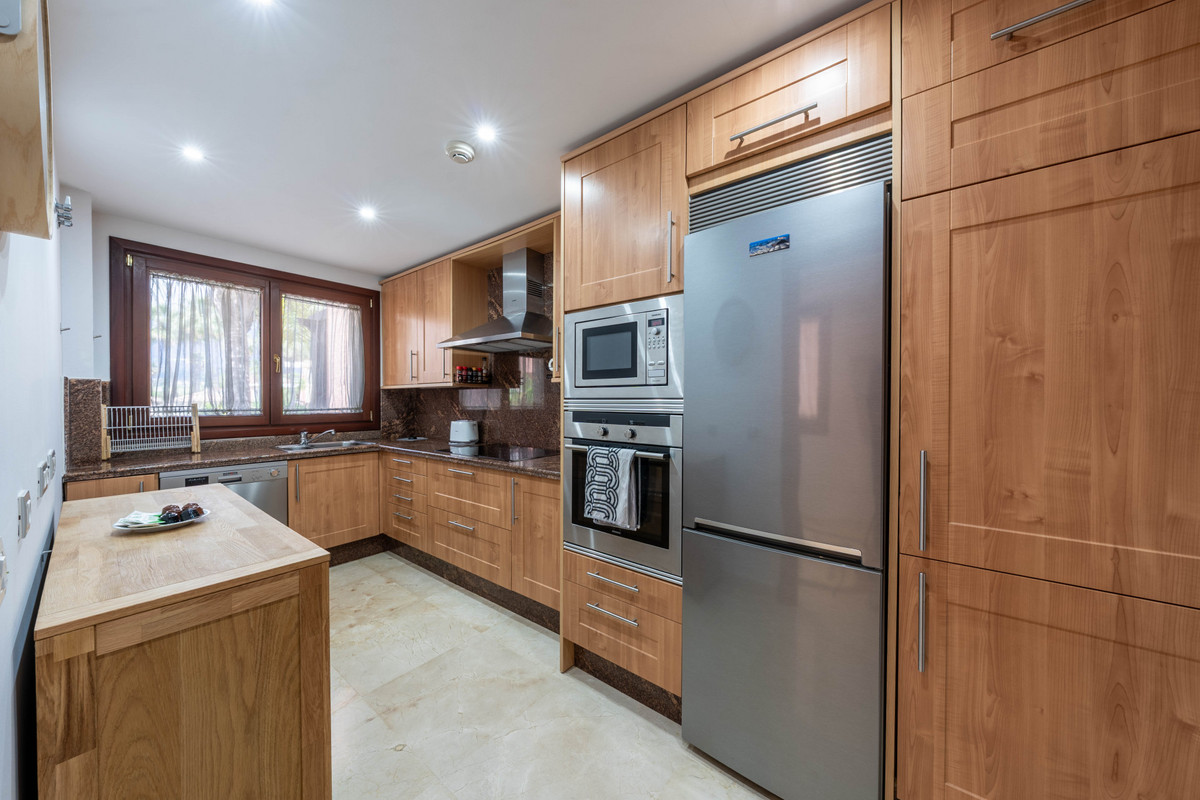 2 Bed Apartment for sale in Estepona Costa Del Sol, Málaga, Spain