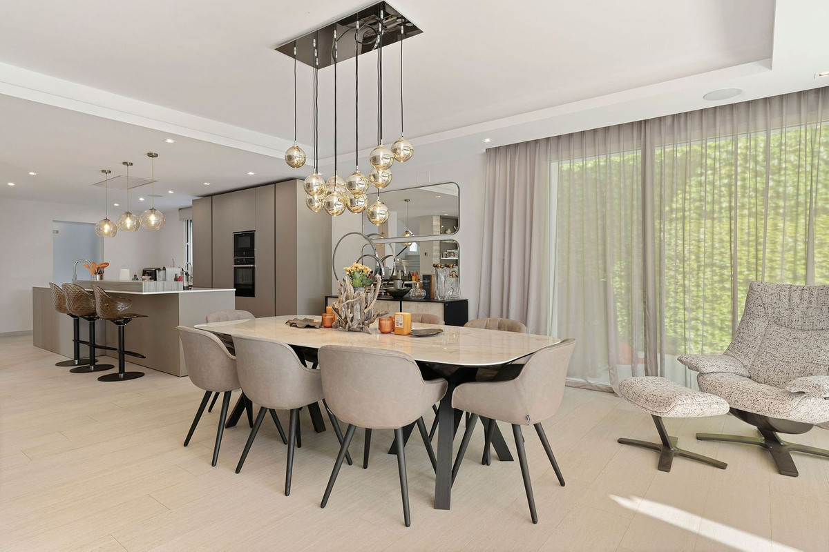 Se vende Villa - Chalet de 5 dormitorios en Costa Del Sol, Málaga, España