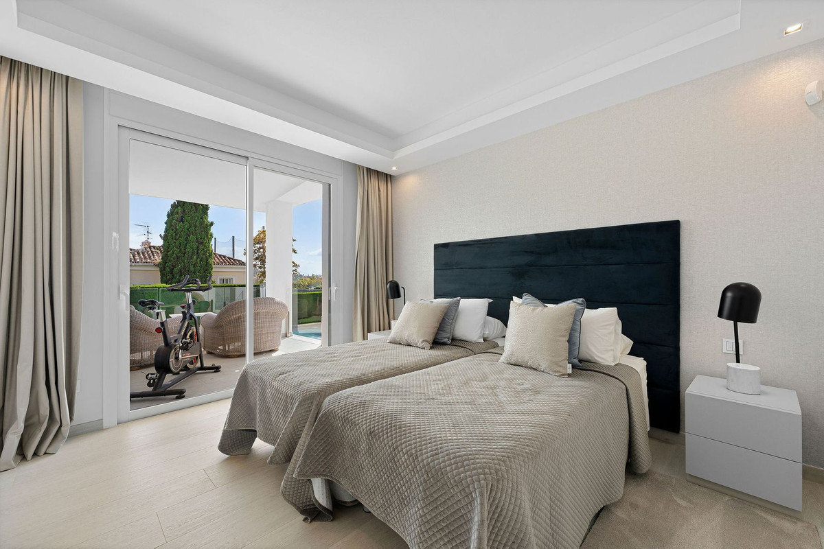 Se vende Villa - Chalet de 5 dormitorios en Costa Del Sol, Málaga, España
