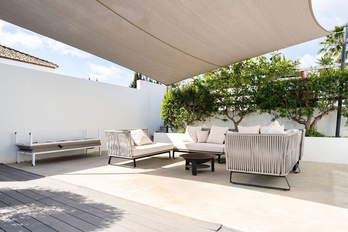 Se vende Villa - Chalet de 5 dormitorios en Costa Del Sol, Málaga, España