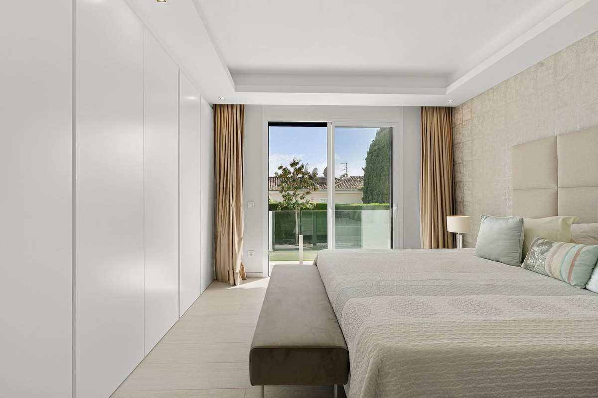 Se vende Villa - Chalet de 5 dormitorios en Costa Del Sol, Málaga, España