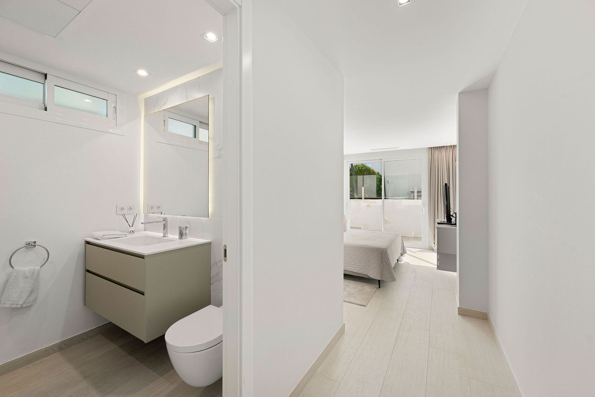 Se vende Villa - Chalet de 5 dormitorios en Costa Del Sol, Málaga, España