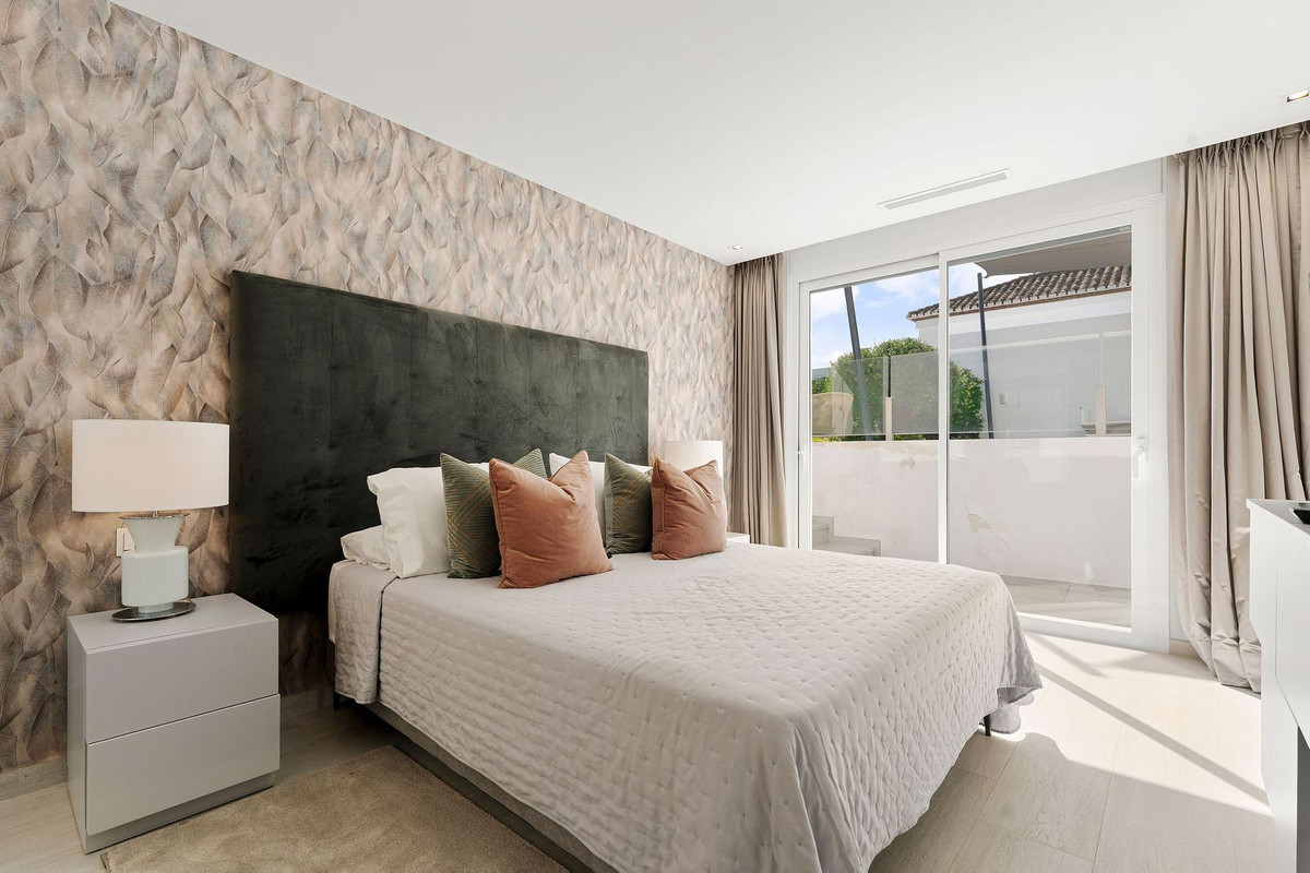 Se vende Villa - Chalet de 5 dormitorios en Costa Del Sol, Málaga, España