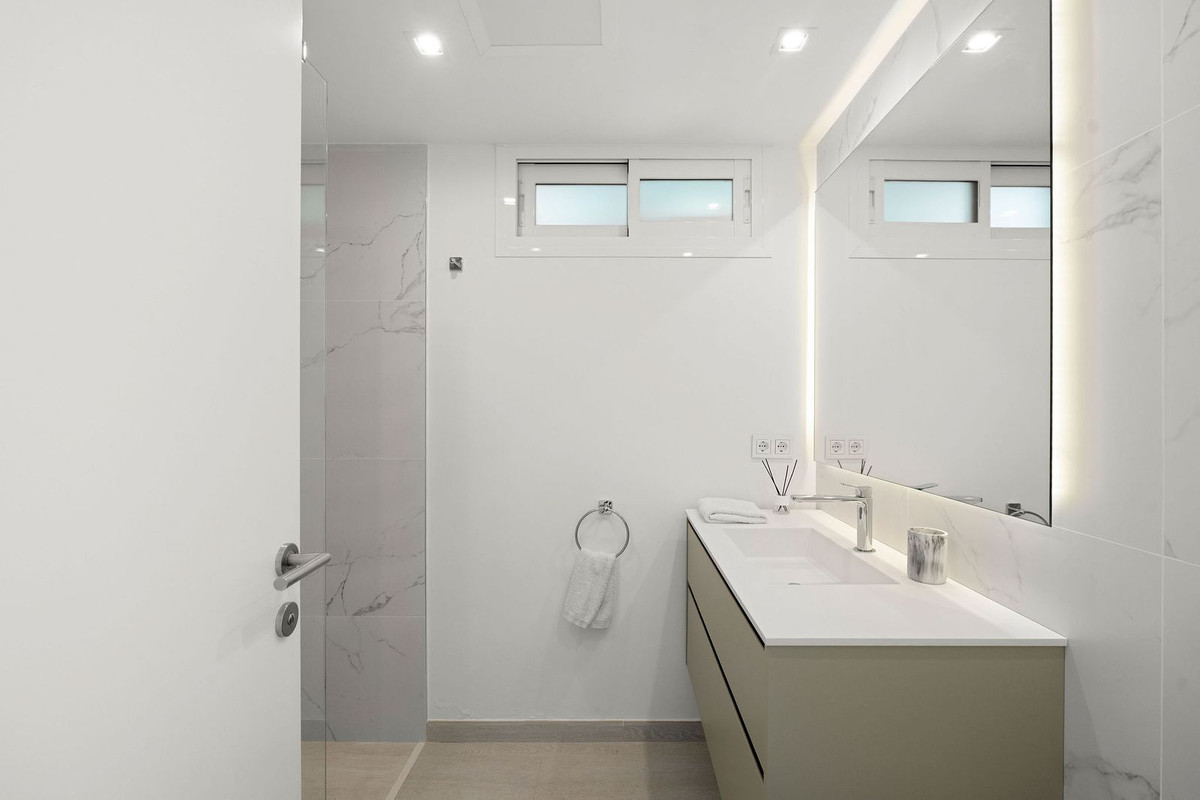 Se vende Villa - Chalet de 5 dormitorios en Costa Del Sol, Málaga, España