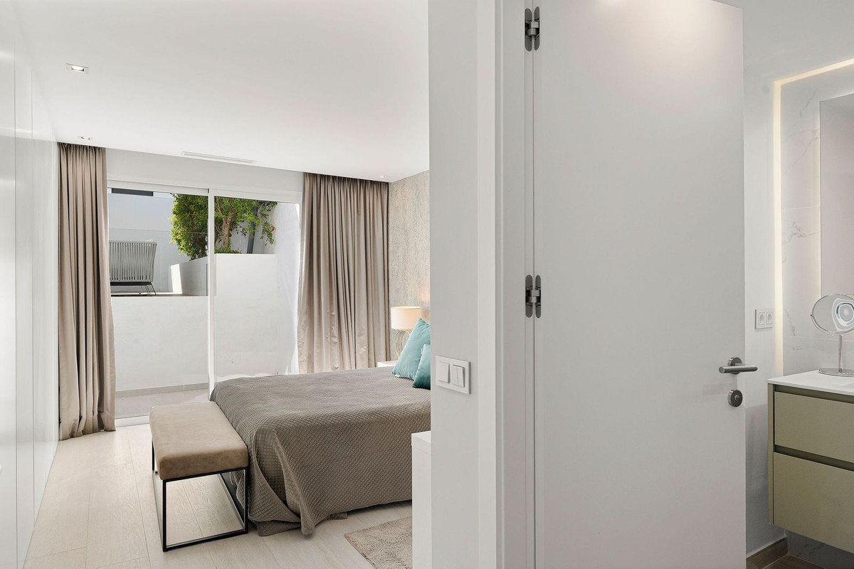 Se vende Villa - Chalet de 5 dormitorios en Costa Del Sol, Málaga, España
