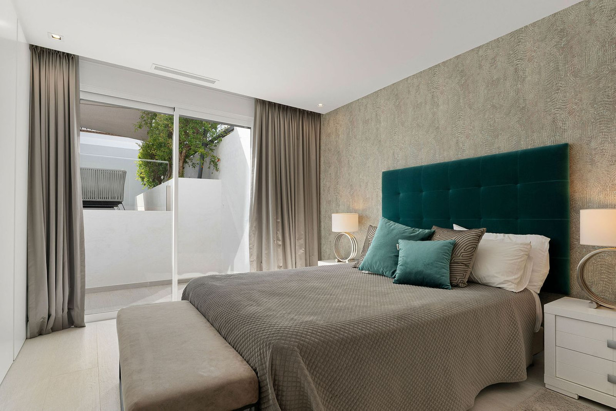Se vende Villa - Chalet de 5 dormitorios en Costa Del Sol, Málaga, España