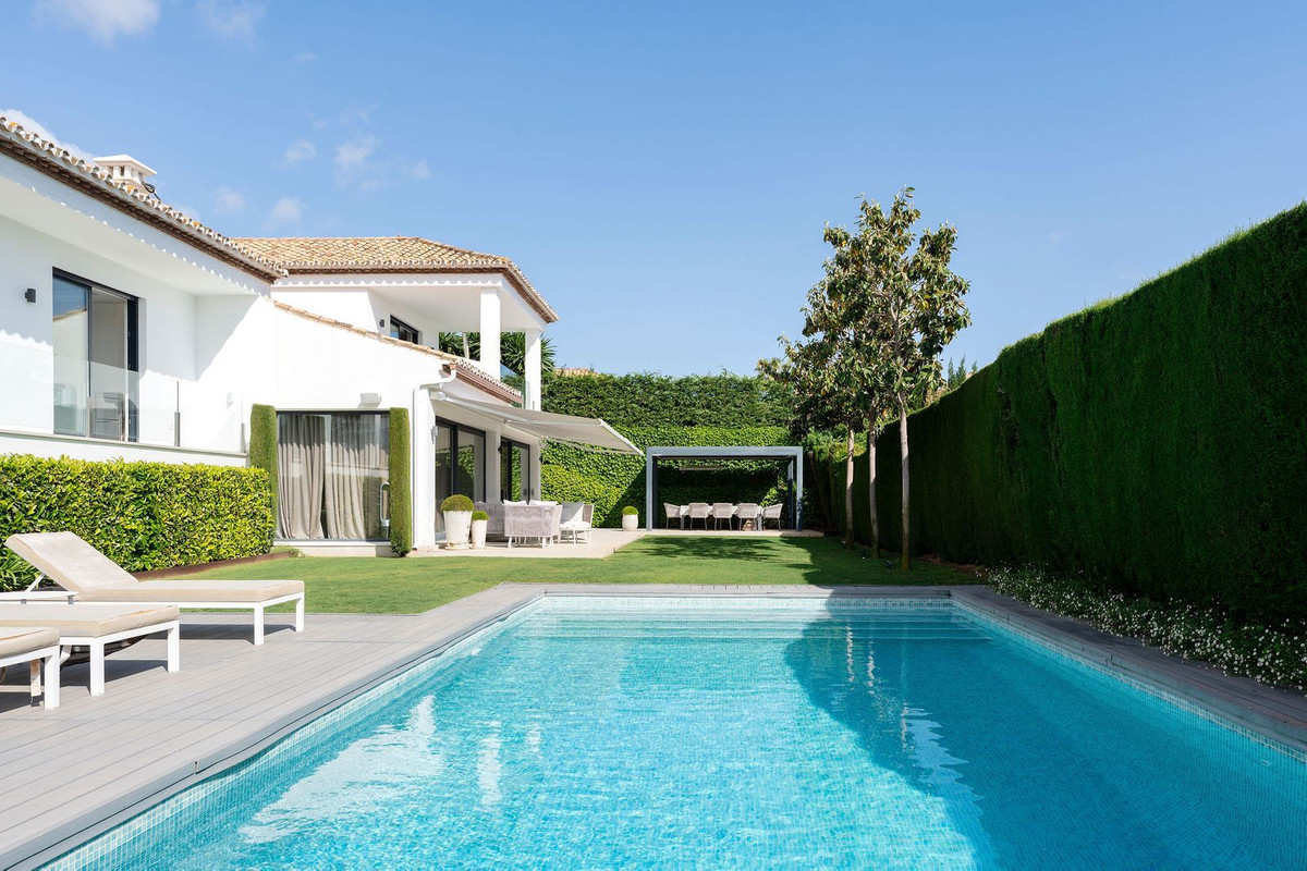 Se vende Villa - Chalet de 5 dormitorios en Costa Del Sol, Málaga, España