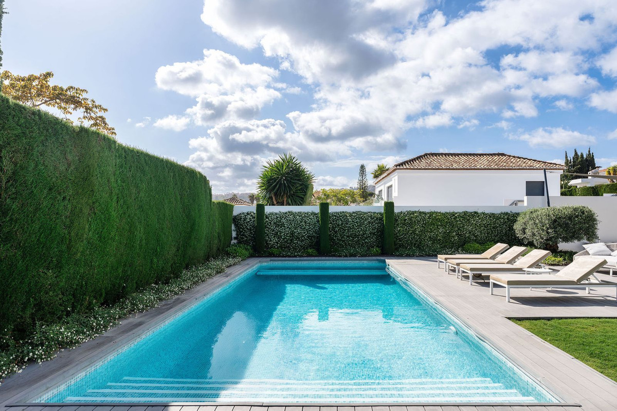 Se vende Villa - Chalet de 5 dormitorios en Costa Del Sol, Málaga, España