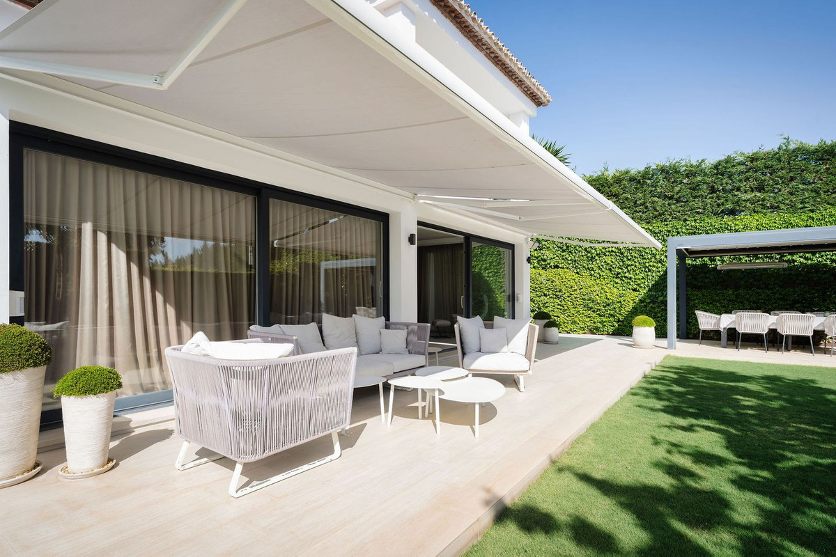 Se vende Villa - Chalet de 5 dormitorios en Costa Del Sol, Málaga, España